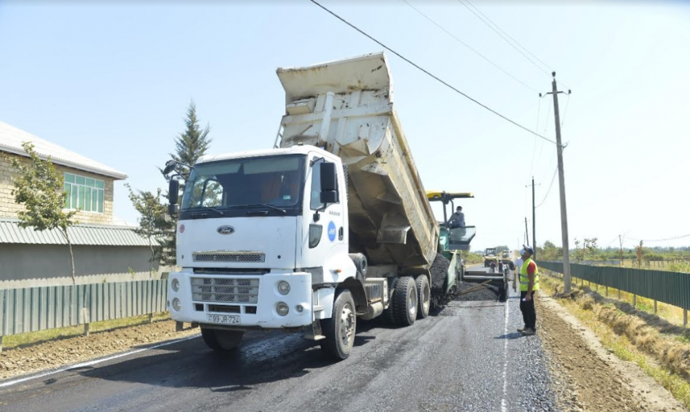 Bu rayonda yol infrastrukturunun yenidən qurulması işləri davam etdirilir - FOTO