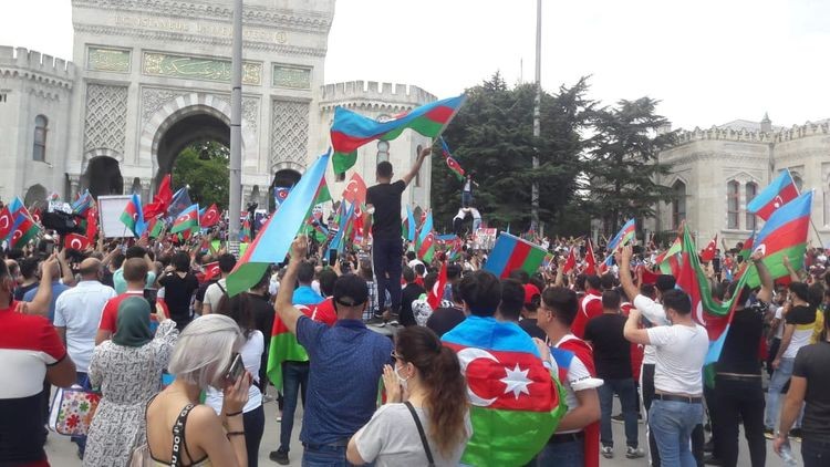 İstanbulda Azərbaycana dəstək aksiyası keçirilib - FOTOLAR