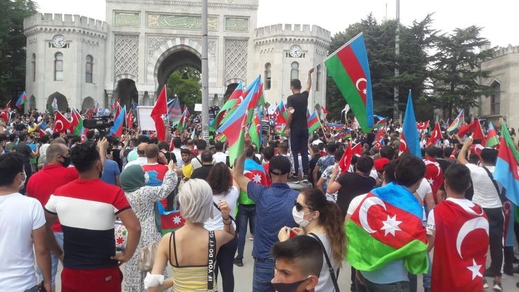 İstanbulda Azərbaycana dəstək aksiyası keçirilib - FOTOLAR