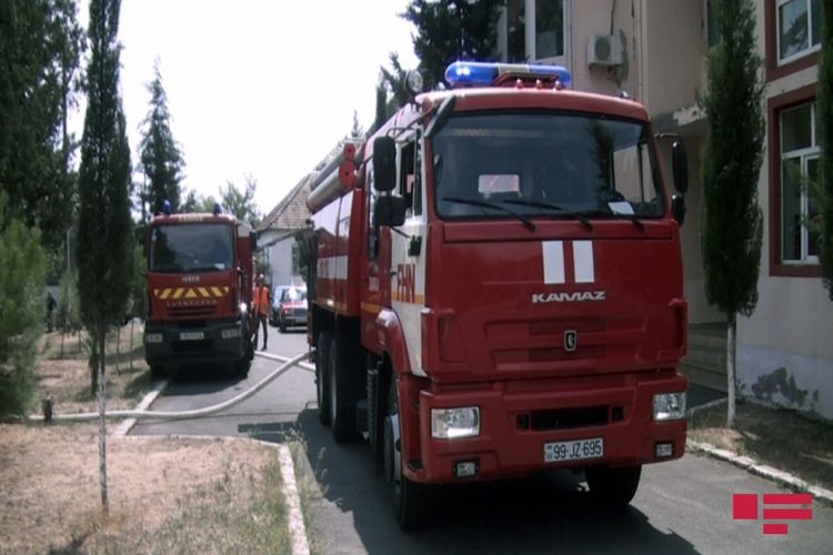 Azərbaycanda gimnaziyaya aid tikili yandı - FOTO