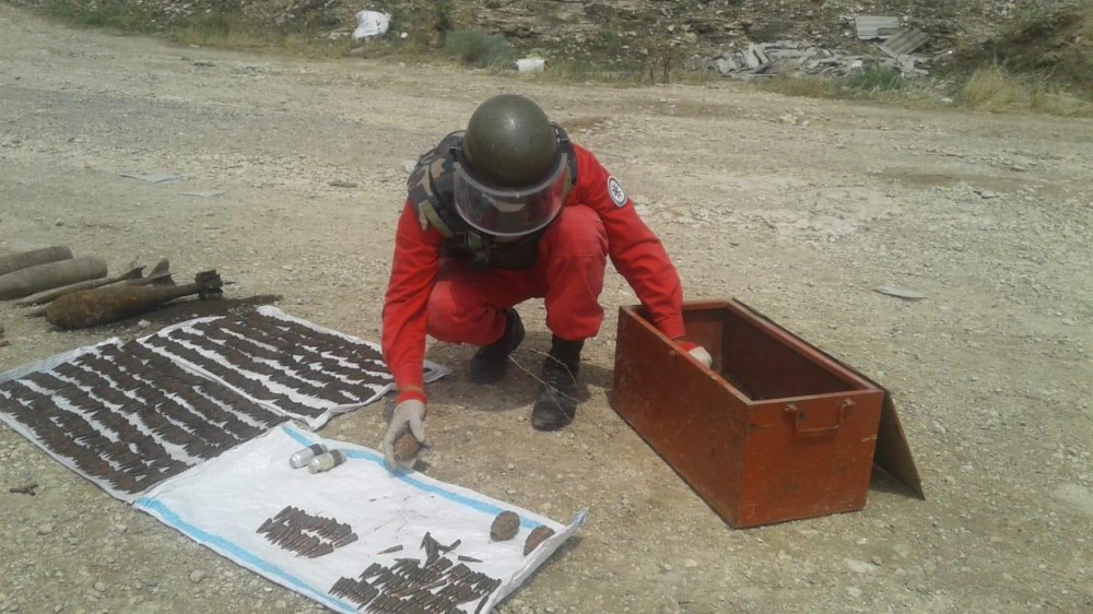 Bu rayonda partlamamış hərbi sursatlar aşkarlandı - FOTOLAR