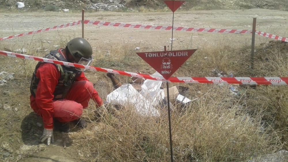 Bu rayonda partlamamış hərbi sursatlar aşkarlandı - FOTOLAR