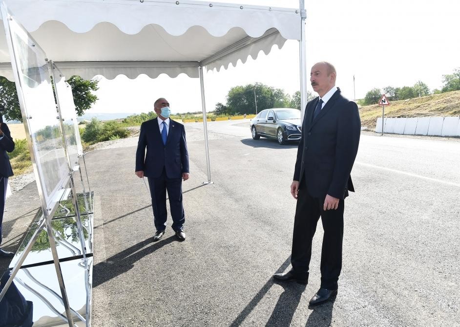 Prezident avtomobil yolunun yenidən qurulması layihəsi ilə tanış oldu 