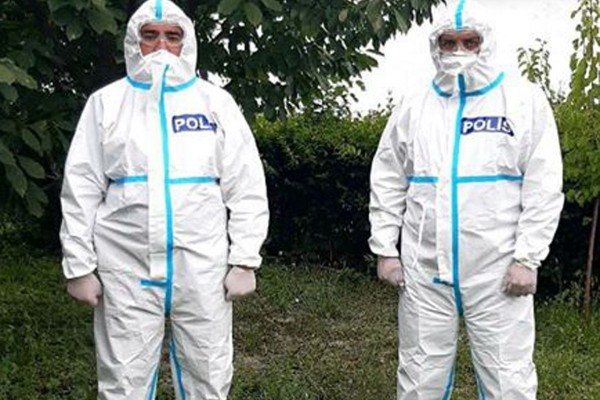 Polis koronavirus xəstələrinin evdən çıxmamasına nəzarət edir 