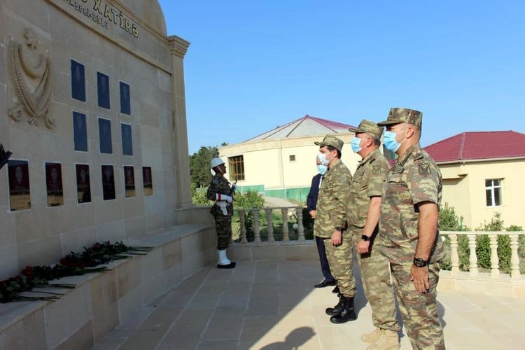 Prezidentin köməkçisi generalla ön cəbhəyə getdi  - Foto