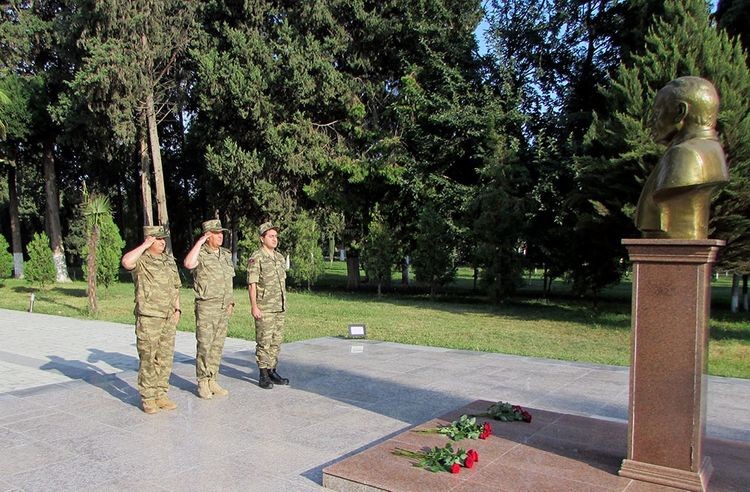 Prezidentin köməkçisi generalla ön cəbhəyə getdi  - Foto