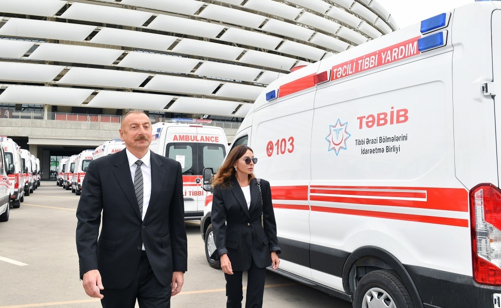 İlham Əliyev və xanımı yeni təcili yardım avtomobilləri ilə tanış oldular - FOTO (YENİLƏNİB)