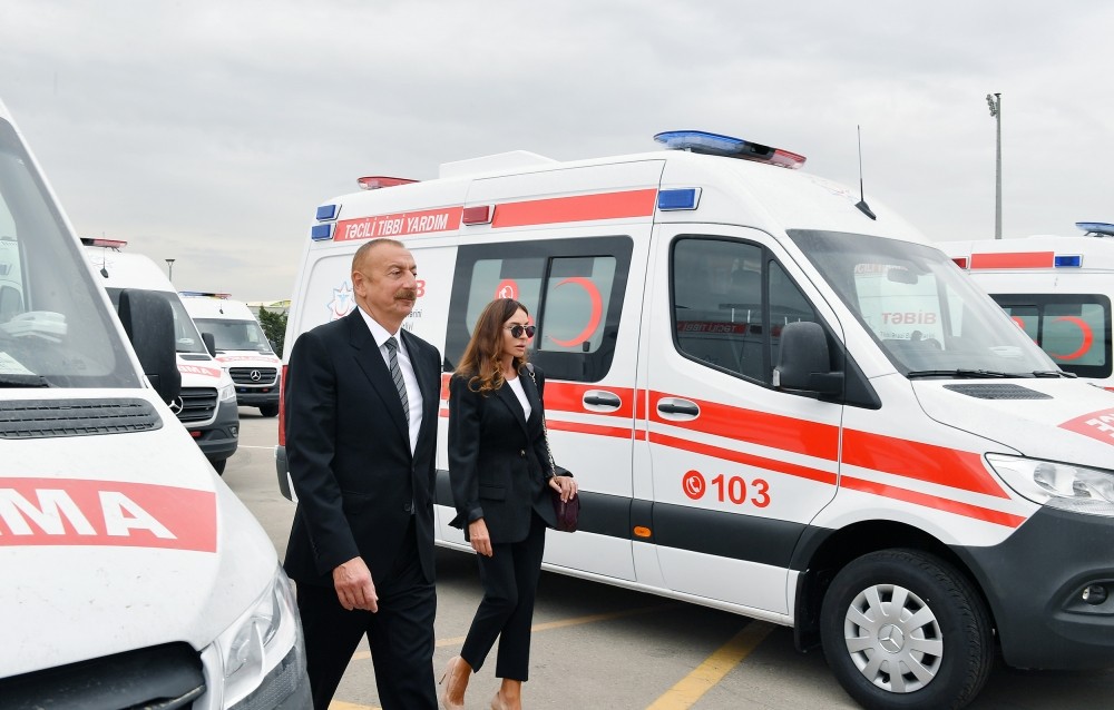 İlham Əliyev və xanımı yeni təcili yardım avtomobilləri ilə tanış oldular - FOTO (YENİLƏNİB)