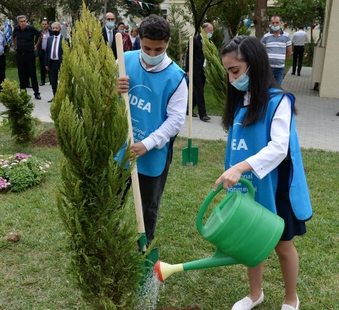 Paytaxtda abadlaşdırılan növbəti həyətlər sakinlərin istifadəsinə verilib 