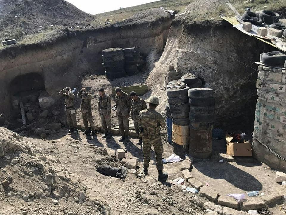 Ordumuz düşmənin bir qrup hərbçisini əsir götürdü - FOTOLAR