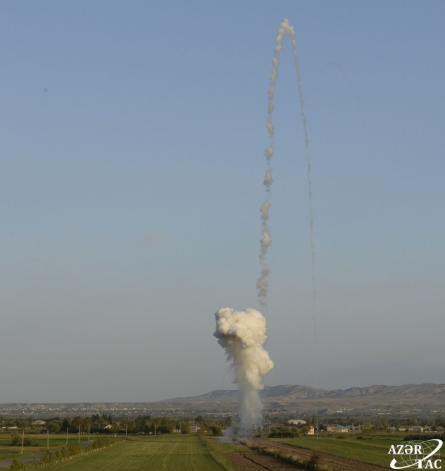 Düşmən yenə qadağan olunmuş bomba atdı - FOTO