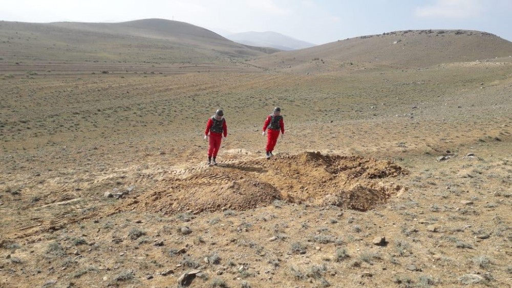 Cəbhəyanı ərazilərdə top mərmiləri, dronlar və mərmi qalıqları aşkarlandı - FOTOLAR