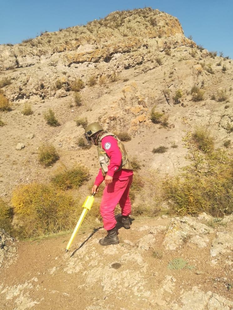 Cəbhəyanı ərazilərdə top mərmiləri, dronlar və mərmi qalıqları aşkarlandı - FOTOLAR