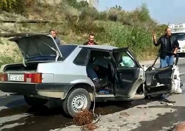 Minik və yük avtomobilləri toqquşdu, 3 nəfər öldü