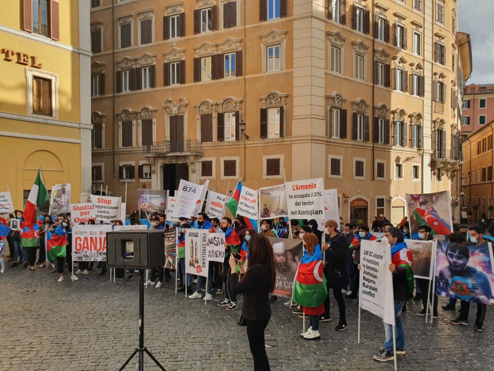 İtaliyadakı Azərbaycan diasporu ayağa qalxdı - FOTO