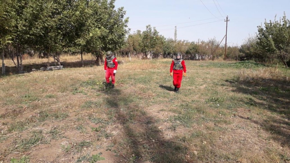 Təmas xəttində mərmilər, qumbara və partlamamış mərmi qalıqları aşkarlandı - FOTOLAR