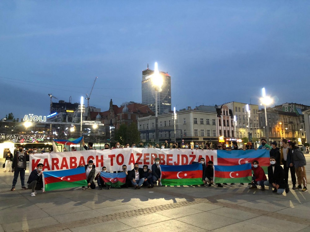 Polşada ermənilər azərbaycanlılara atəş açdı - FOTO