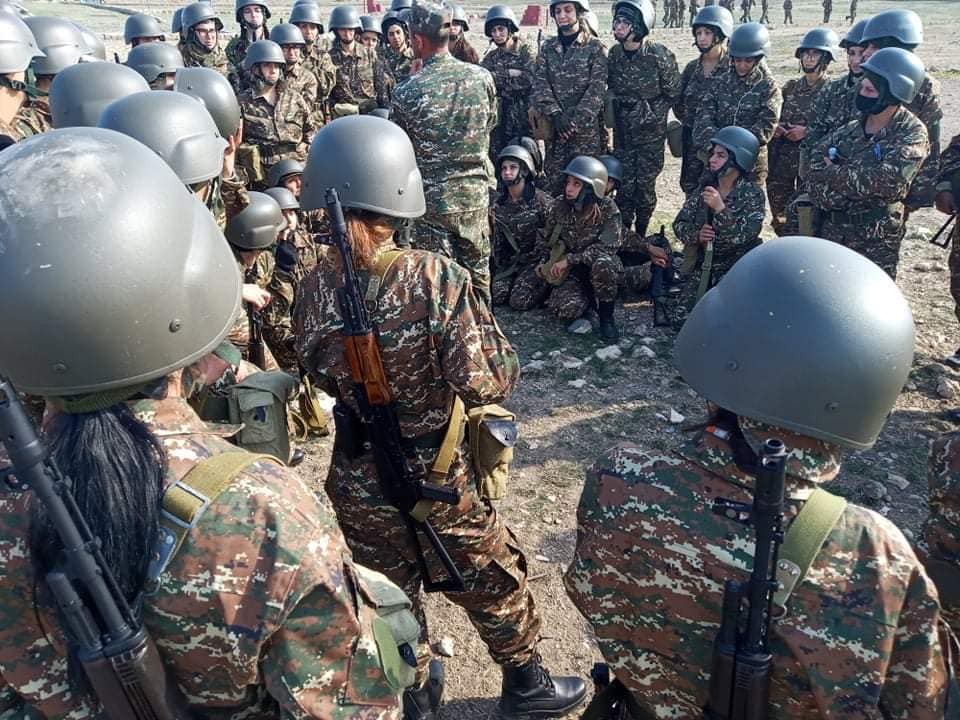 Ermənistan Azərbaycan əsgərlərinin üstünə ilk qadın tağımını göndərir - FOTO 