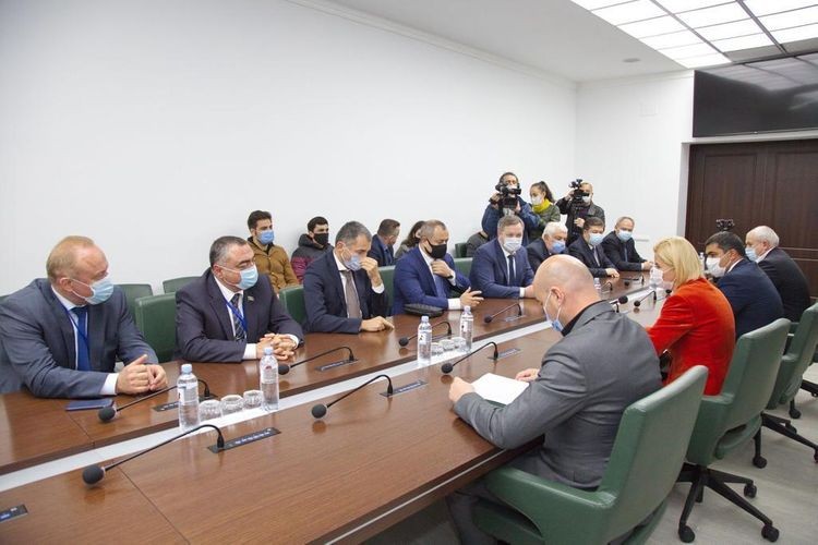 Milli Məclisin deputatları Moldovada prezident seçkilərini müşahidə edəcəklər - FOTOLAR