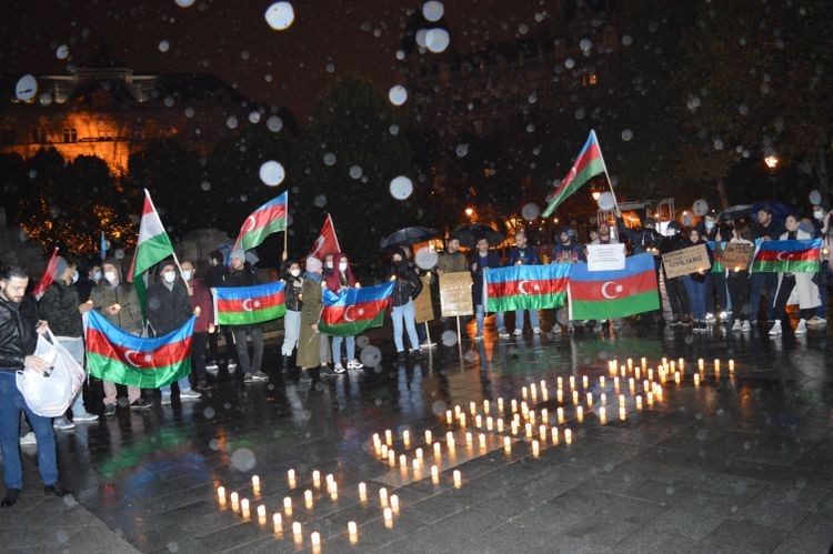 Budapeştdə Gəncə və Bərdə terroruna etiraz bildirilib - FOTO