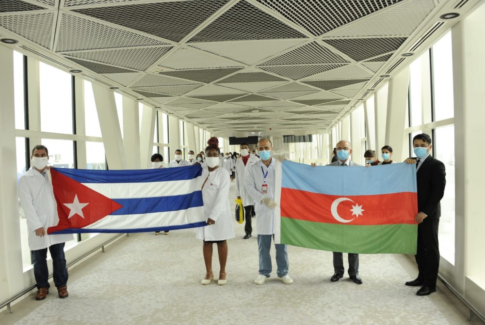 Koronavirusla mübarizə üçün Kubadan həkimlər gəldi - FOTOLAR