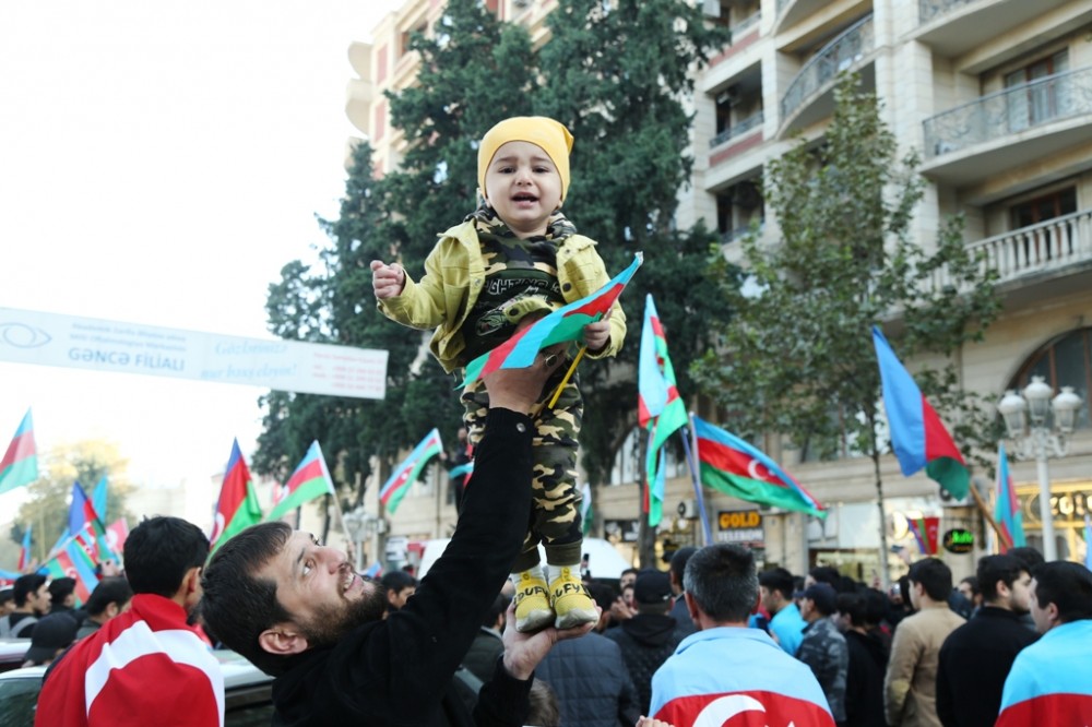 Gəncədə qələbə sevincini yaşanıb - FOTOLAR