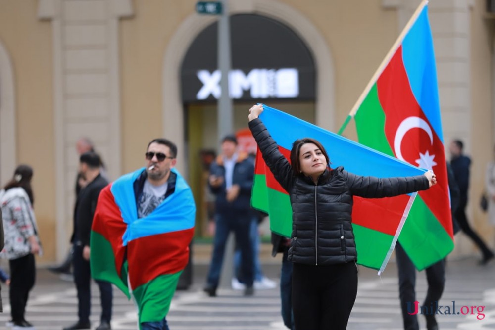 Qələbə sevincini yaşayan Bakı sakinləri - FOTOLAR