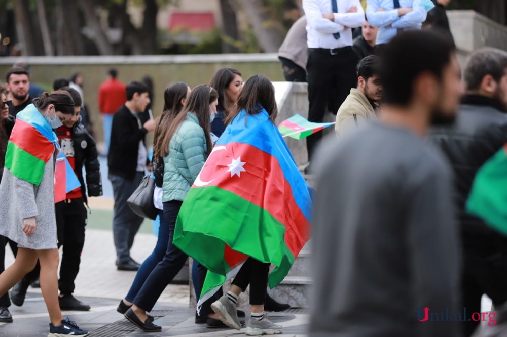 Qələbə sevincini yaşayan Bakı sakinləri - FOTOLAR