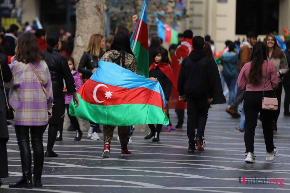 Qələbə sevincini yaşayan Bakı sakinləri - FOTOLAR