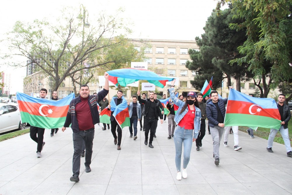 AzMİU-nun kollektivi də zəfər yürüşünə qoşuldu - FOTO