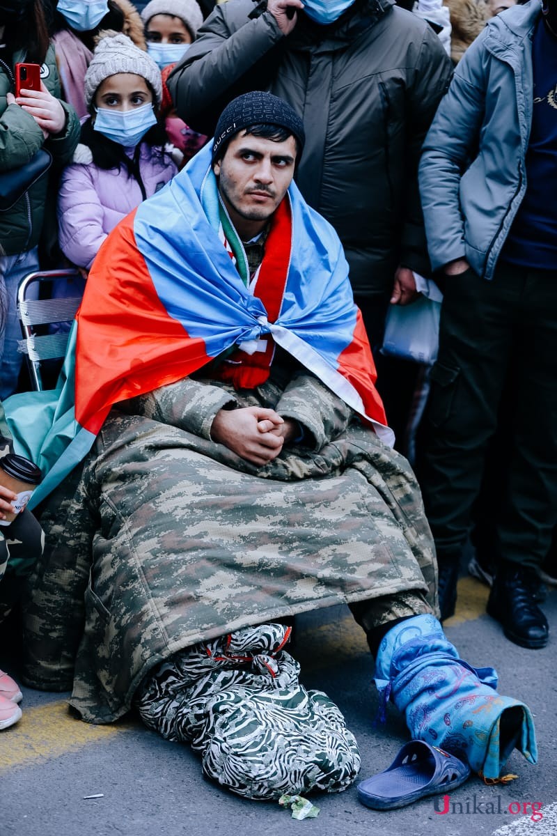 Bakı sakinləri paradın başlamasını gözləyir - FOTOLAR