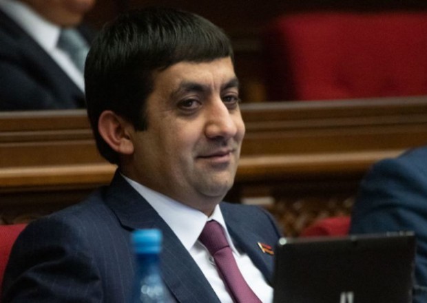 Ermənistanda daha bir deputat mandatından imtina ETDİ