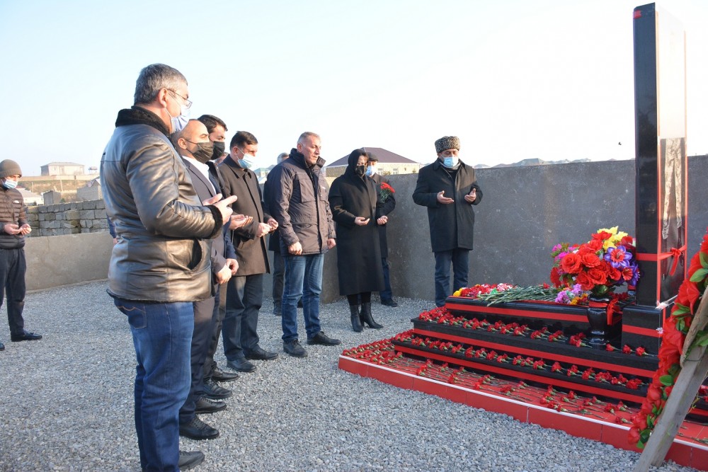 İradə Gülməmmədova Abşeronda şəhid abidələrini ziyarət etdi - FOTOLAR