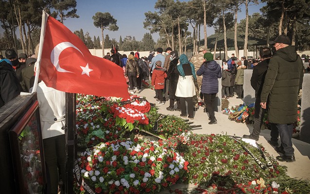 Yeni ilin ilk günü şəhidləri yad etdilər - Fotolar