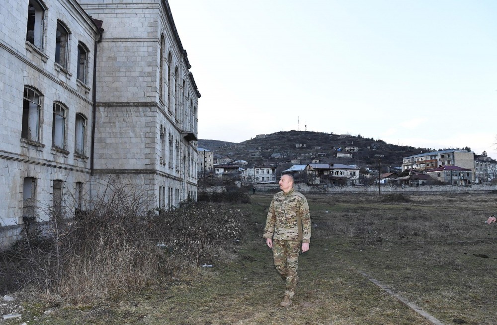 Prezident Haqverdiyev və Çəmənzəminlinin oxuduğu məktəbdə oldu - FOTO