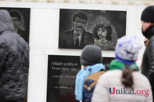 Azərbaycan xalqı 20 Yanvar şəhidlərinin xatirəsini yad edir - FOTOREPORTAJ