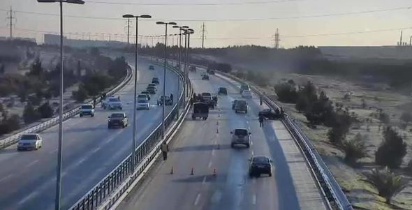 Bakıda yollar buz bağladı, qəzalar baş verdi - FOTO