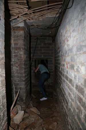 Yeni aldığı evdə gizli tunel aşkarladı - FOTO