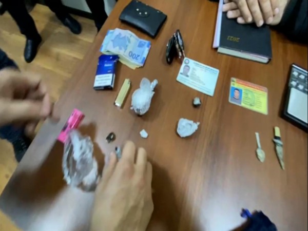Bakıda narkotik satan şəxs saxlanıldı - FOTOLAR