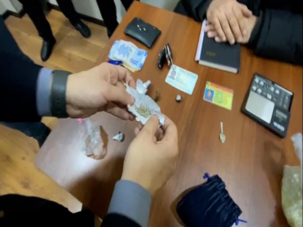 Bakıda narkotik satan şəxs saxlanıldı - FOTOLAR