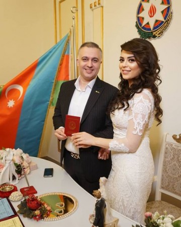 Məşhur klarnet ifaçısı aktrisa ilə evləndi - Foto