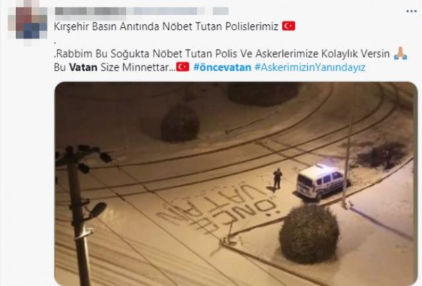 Polis qarla örtülü yolun üzərinə bu sözü yazdı - FOTO