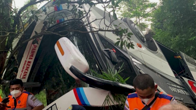 İndoneziyada avtobus qəzası: 27 ölü