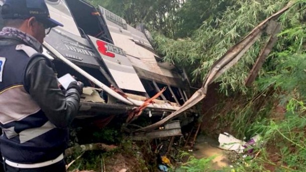 İndoneziyada avtobus qəzası: 27 ölü