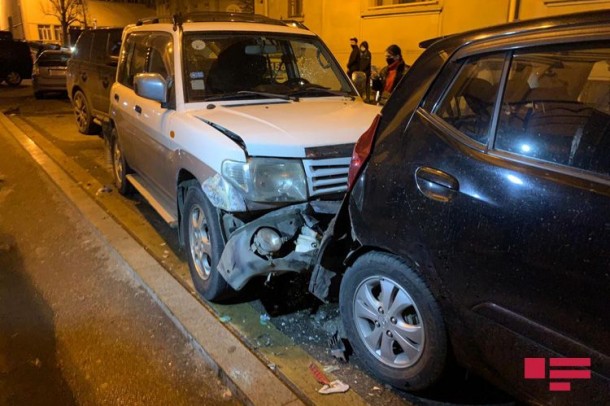 Bakıda “Range Rover” 5 avtomobilə çırpıldı - Foto