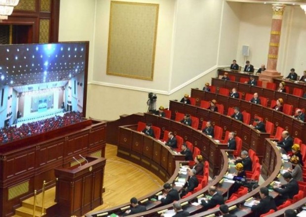 Türkmənistan parlamenti “Dostluq” yatağı ilə bağlı sənədi ratifikasiya ETDİ