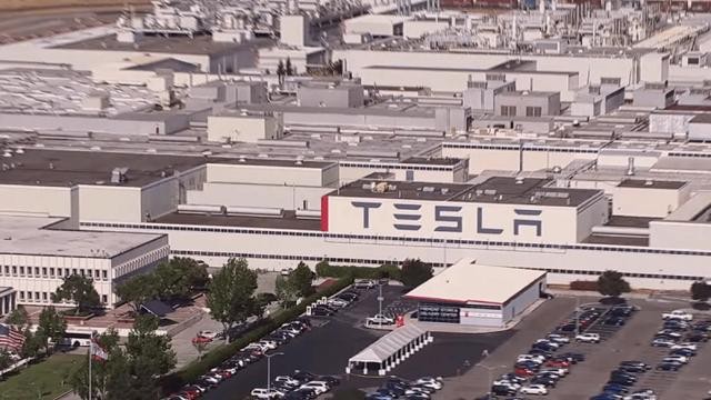 "Tesla" fabriki bağlandı - SƏBƏB
