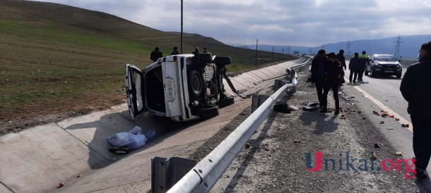 Bakı-Şamaxı yolunda "Lexus" aşdı - FOTO