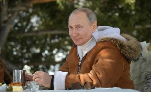 Putinin həftəsonu istirahətindən FOTOLAR