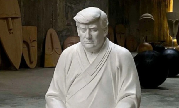 Tramp bu dəfə "Budda" obrazında - FOTOLAR